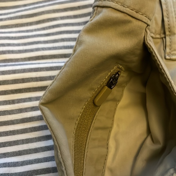 Khaki Levi’s chino Shorts - Picture 3 of 4